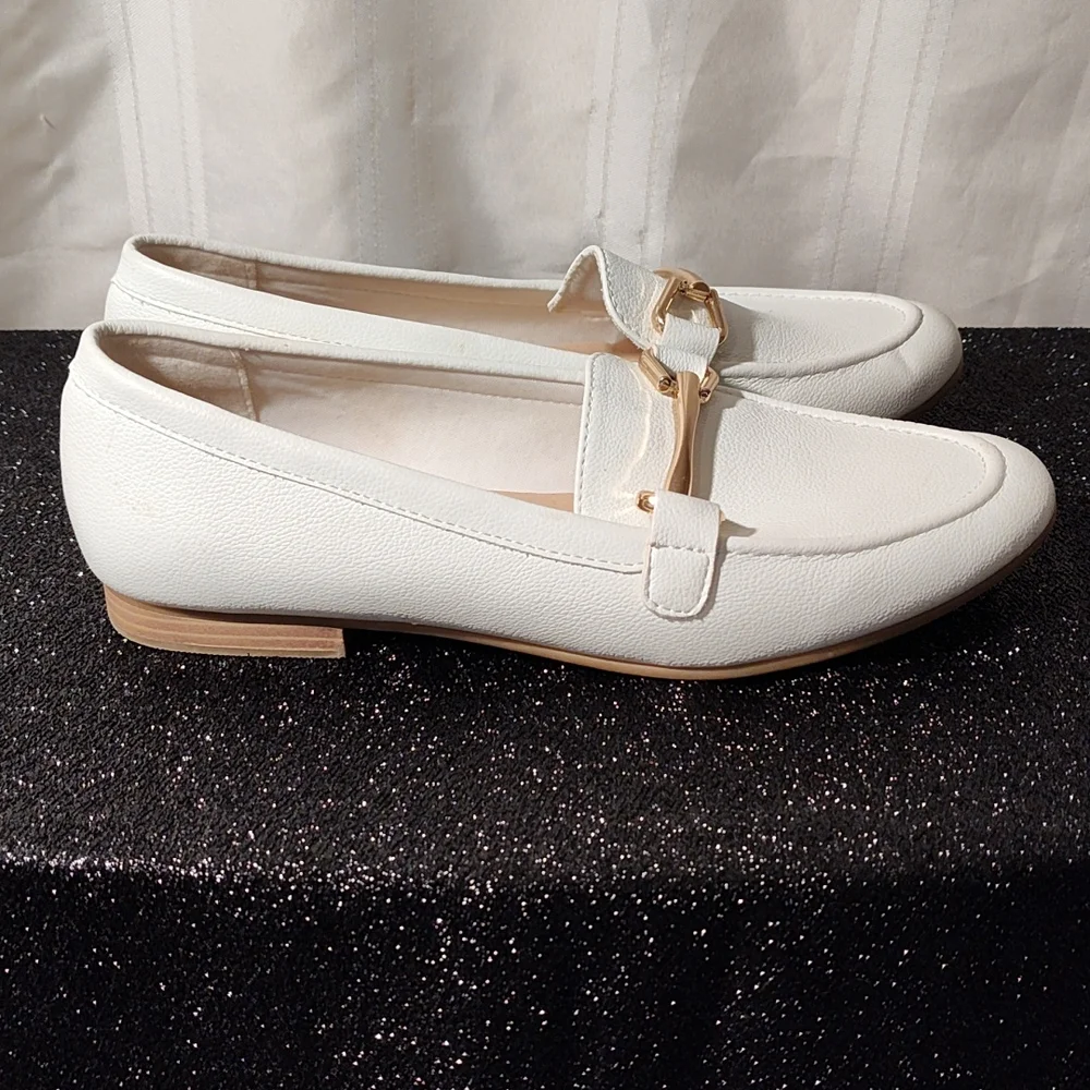 Michael Shannon Cream Loafers with Gold Accent